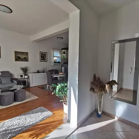 Kapovic Lägenhet Kaštela